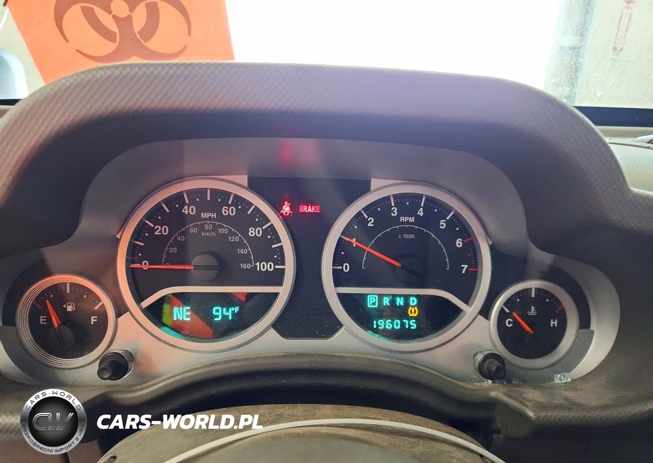 2008 Jeep Wrangler Unlimited Sahara VIN:1J4GA59108L532213 - 9