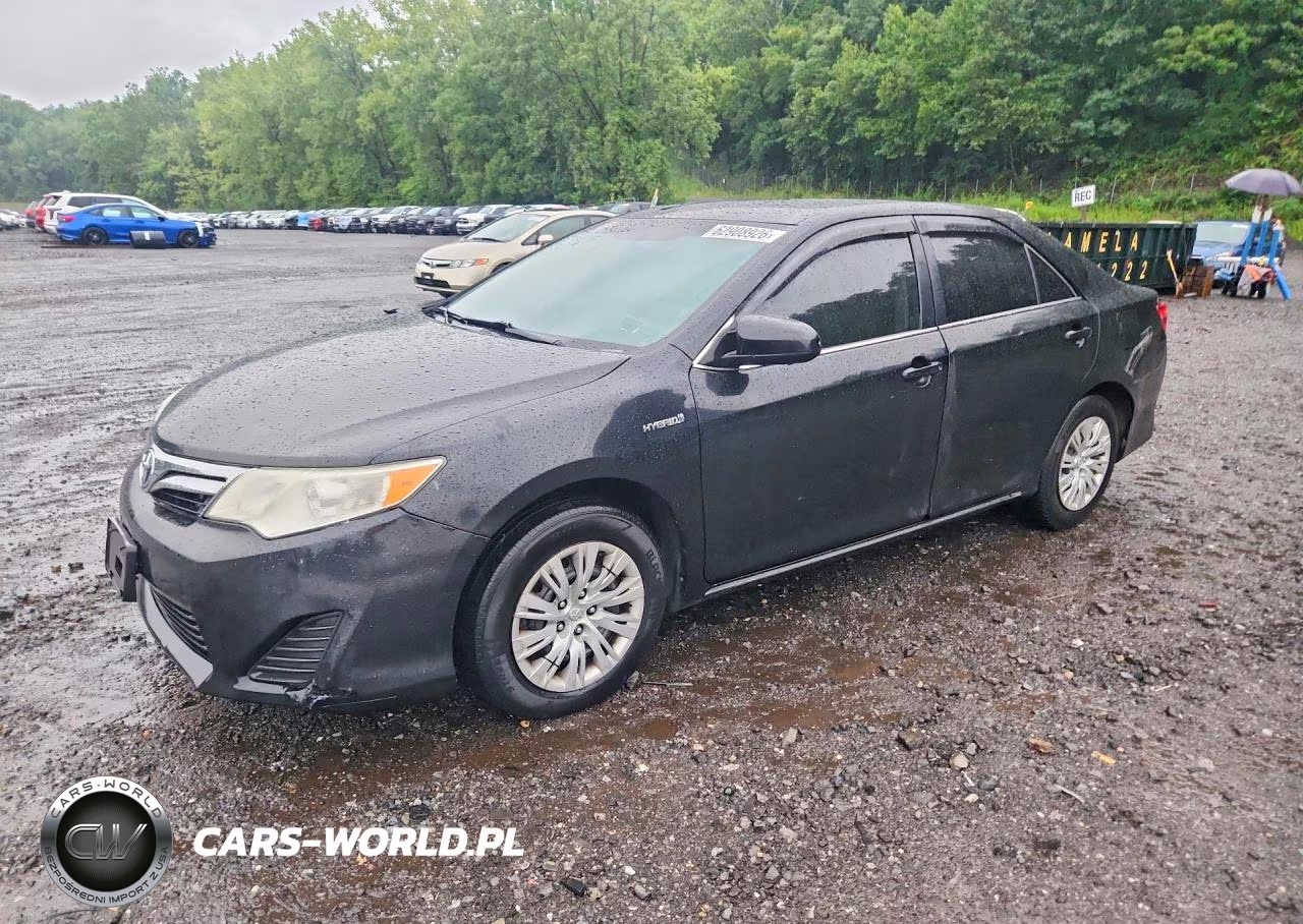 2014 Toyota Camry Hybrid Le – zdjęcie 1 z 12