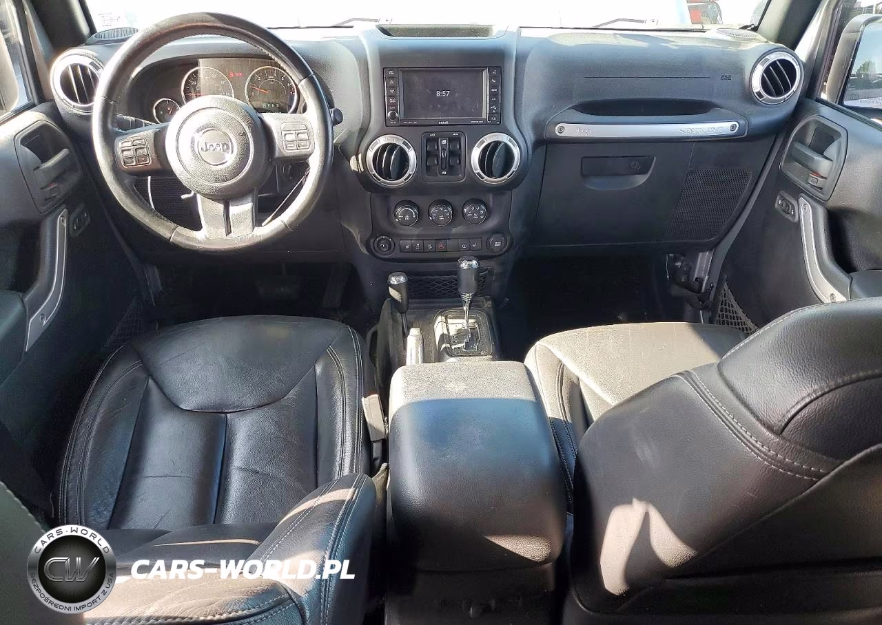 2015 Jeep Wrangler Unlimited Rubicon VIN:1C4BJWFGXFL752423 - 10