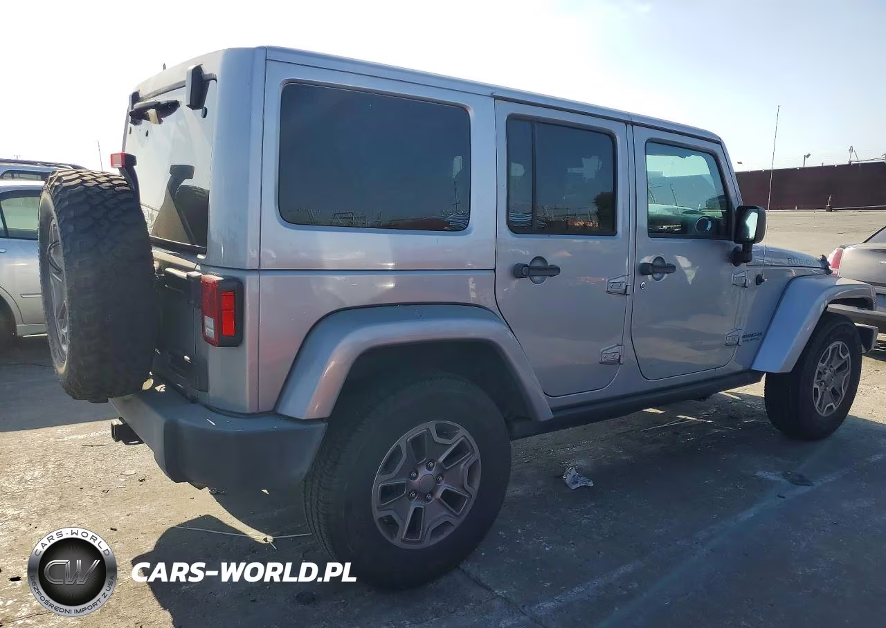 2015 Jeep Wrangler Unlimited Rubicon VIN:1C4BJWFGXFL752423 - 4