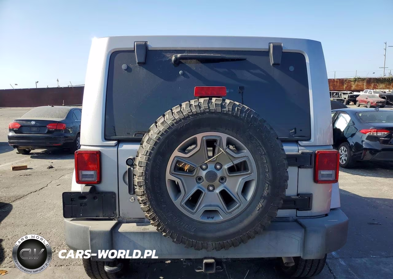 2015 Jeep Wrangler Unlimited Rubicon VIN:1C4BJWFGXFL752423 - 8