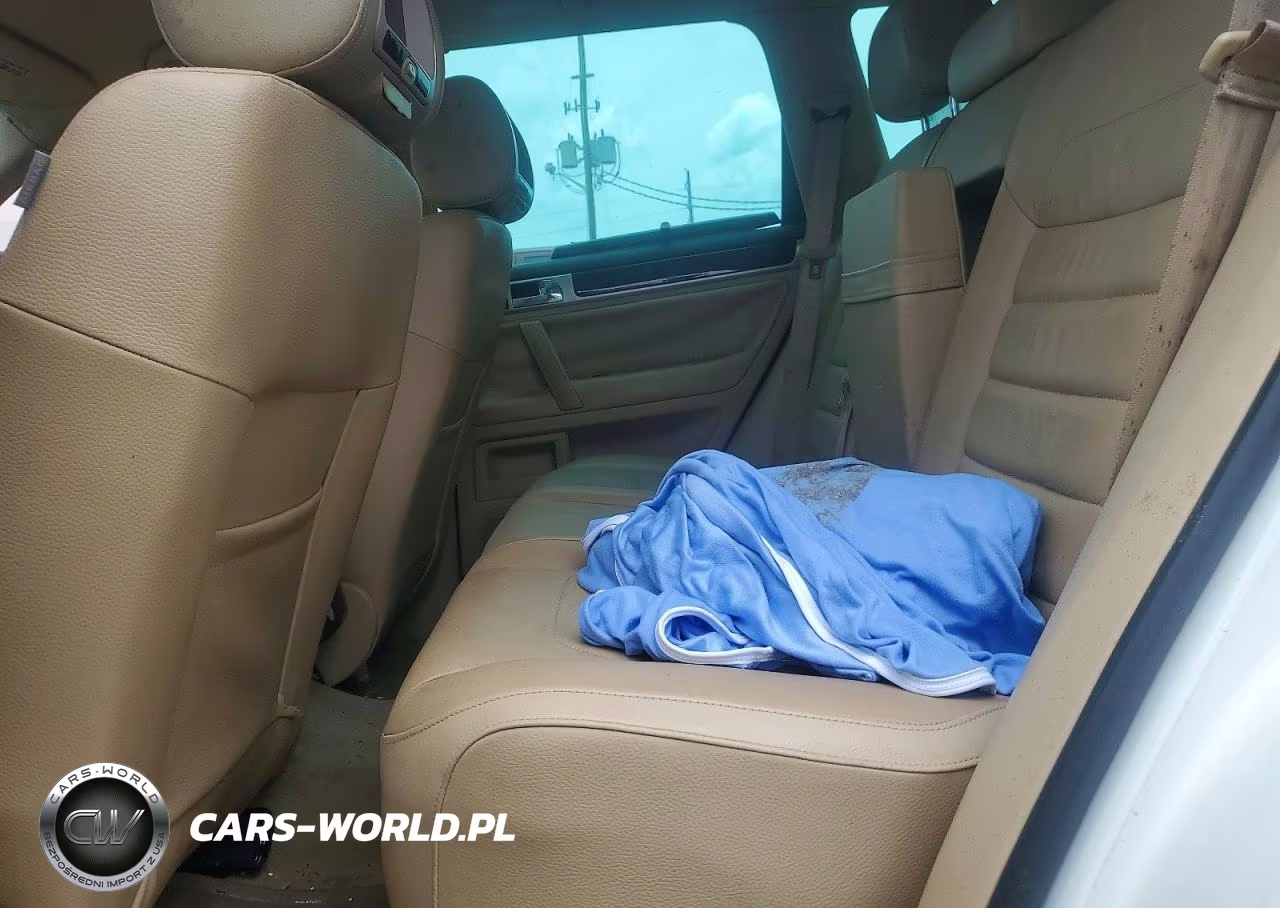 2010 Volkswagen Touareg V6 VIN:WVGBF7A95AD004354 - 10
