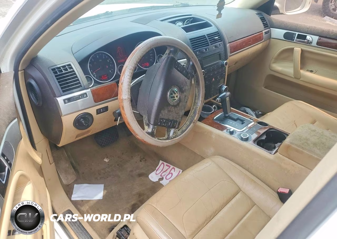 2010 Volkswagen Touareg V6 VIN:WVGBF7A95AD004354 - 8