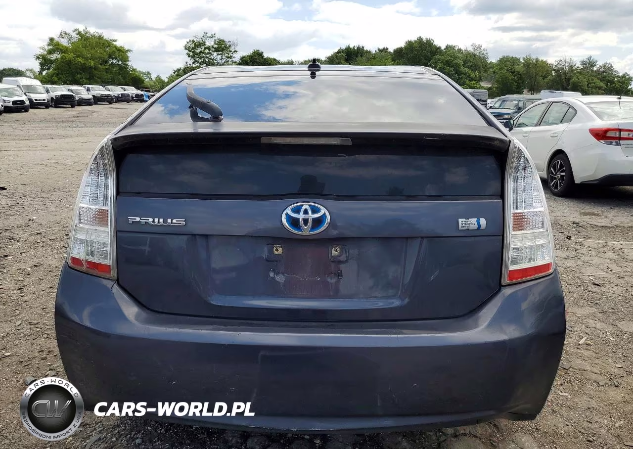 2011 Toyota Prius Two VIN:JTDKN3DU3B0267063 - 6