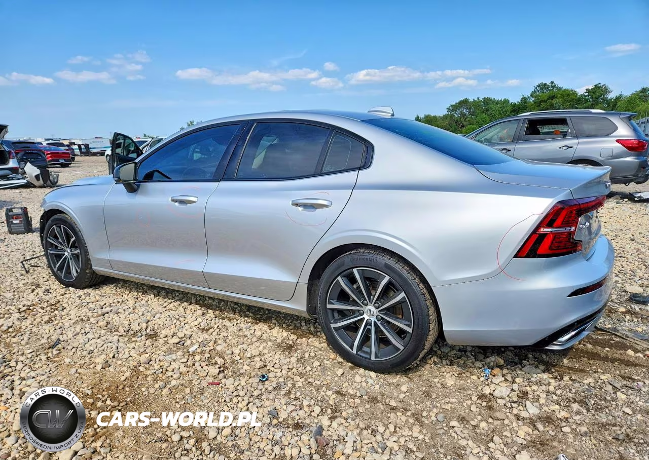 2022 Volvo S60 B5 Momentum VIN:7JRL12TZ5NG174467 - 2