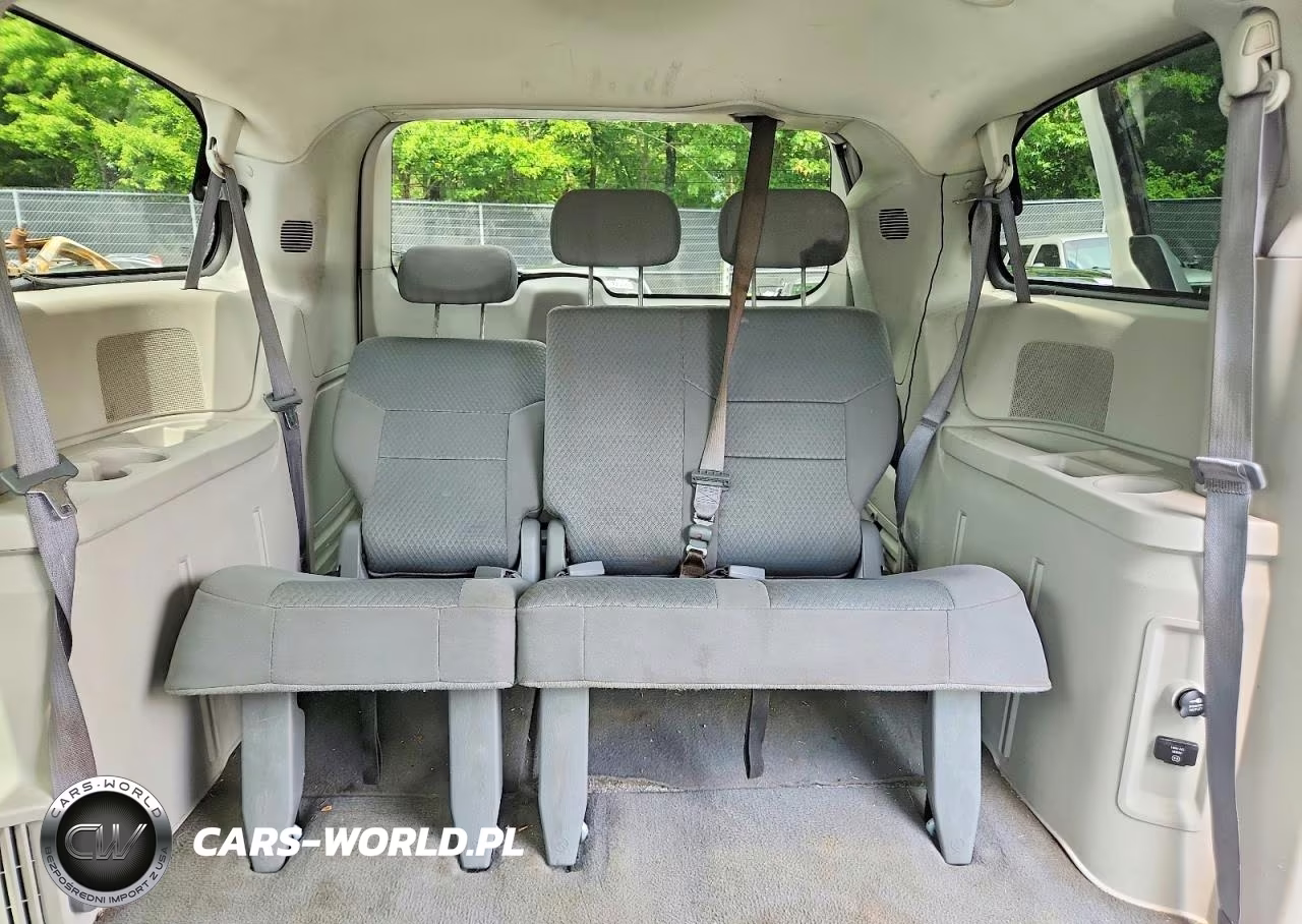 2010 Chrysler Town & Country Touring VIN:2A4RR5D10AR229129 - 10
