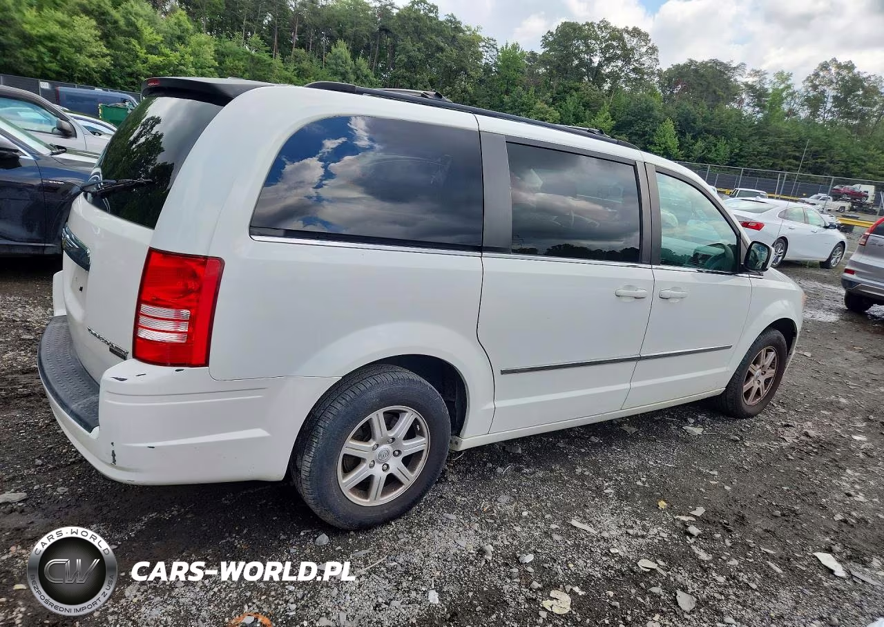 2010 Chrysler Town & Country Touring VIN:2A4RR5D10AR229129 - 3