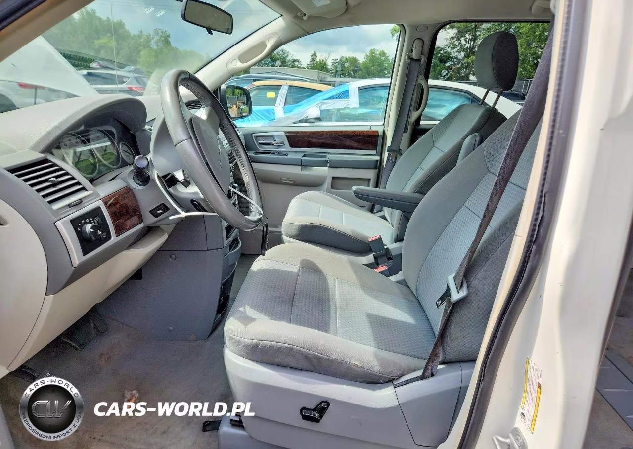 2010 Chrysler Town & Country Touring VIN:2A4RR5D10AR229129 - 7