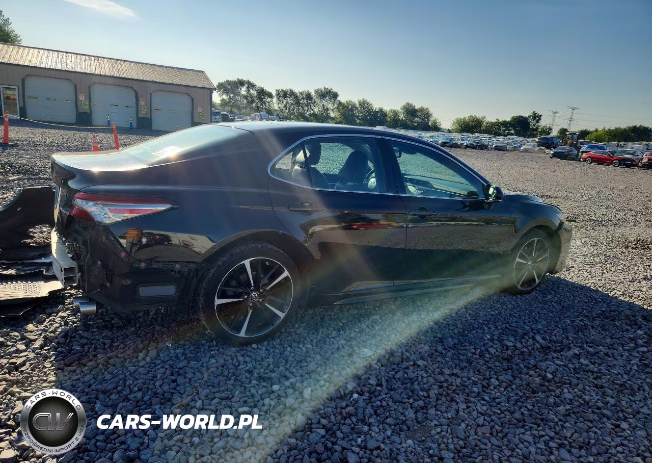 2018 Toyota Camry Xse VIN:4T1B61HK2JU118348 - 3