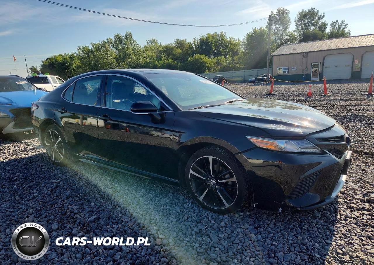 2018 Toyota Camry Xse VIN:4T1B61HK2JU118348 - 4
