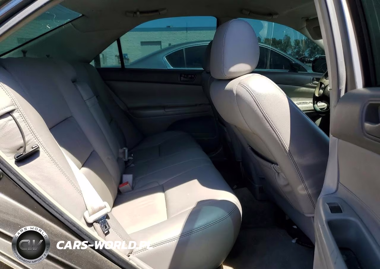 2003 Toyota Camry Le VIN:JTDBE32KX30172888 - 10
