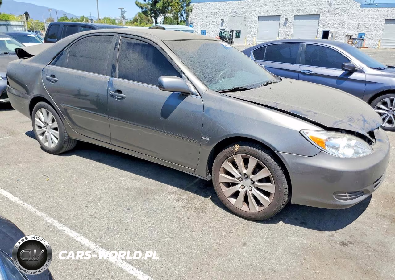 2003 Toyota Camry Le VIN:JTDBE32KX30172888 - 4