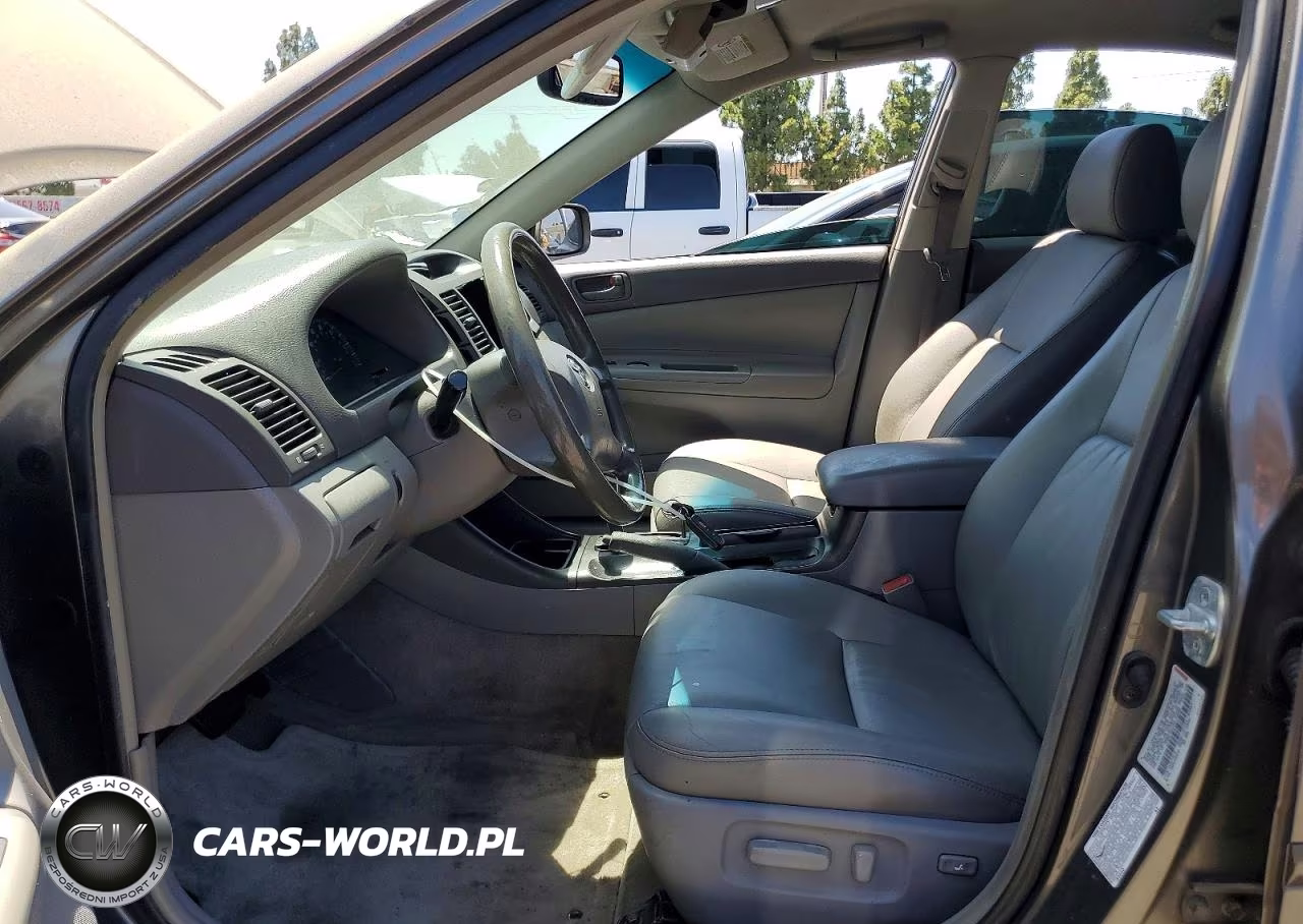 2003 Toyota Camry Le VIN:JTDBE32KX30172888 - 7