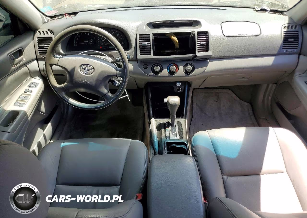 2003 Toyota Camry Le VIN:JTDBE32KX30172888 - 8