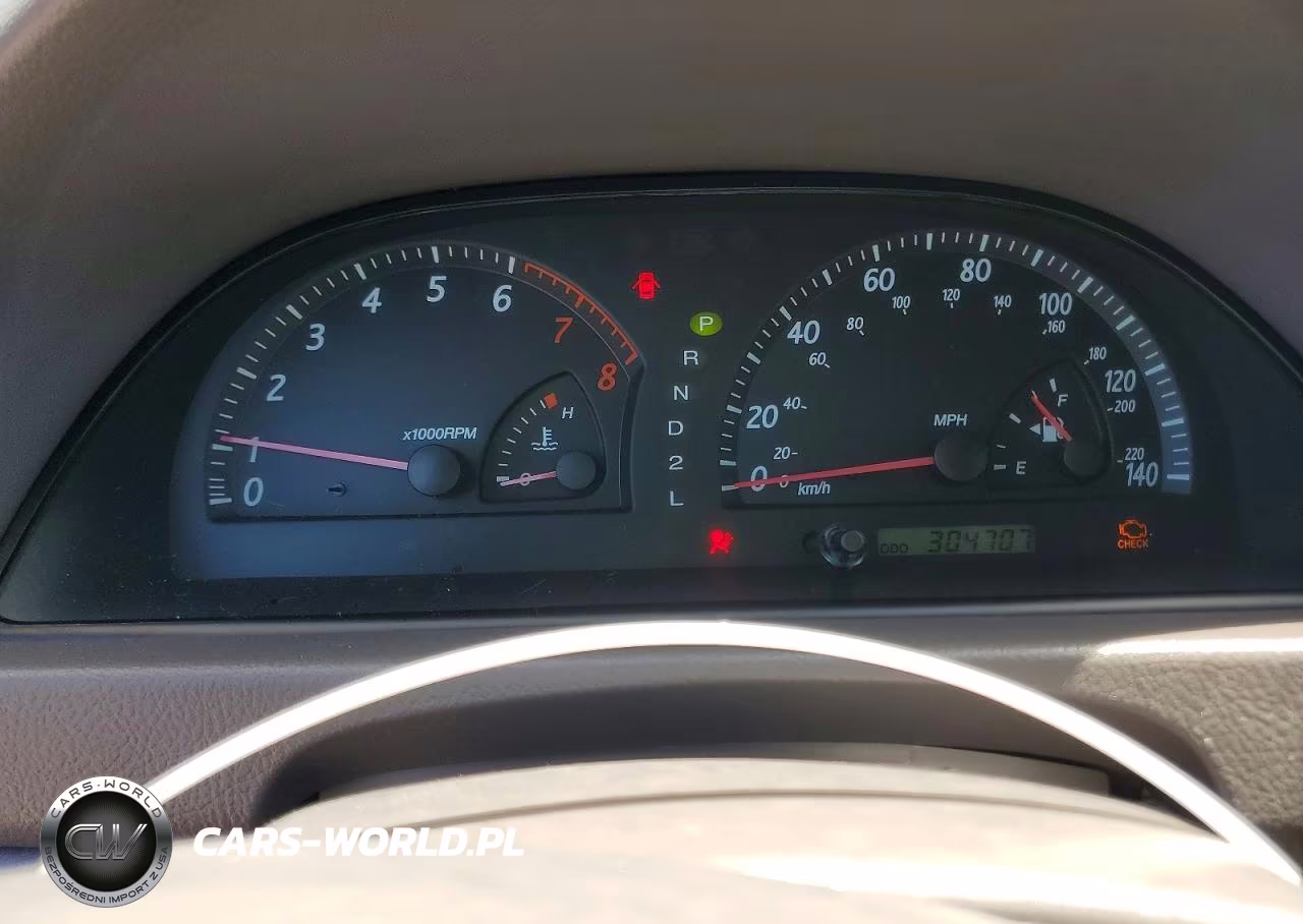 2003 Toyota Camry Le VIN:JTDBE32KX30172888 - 9
