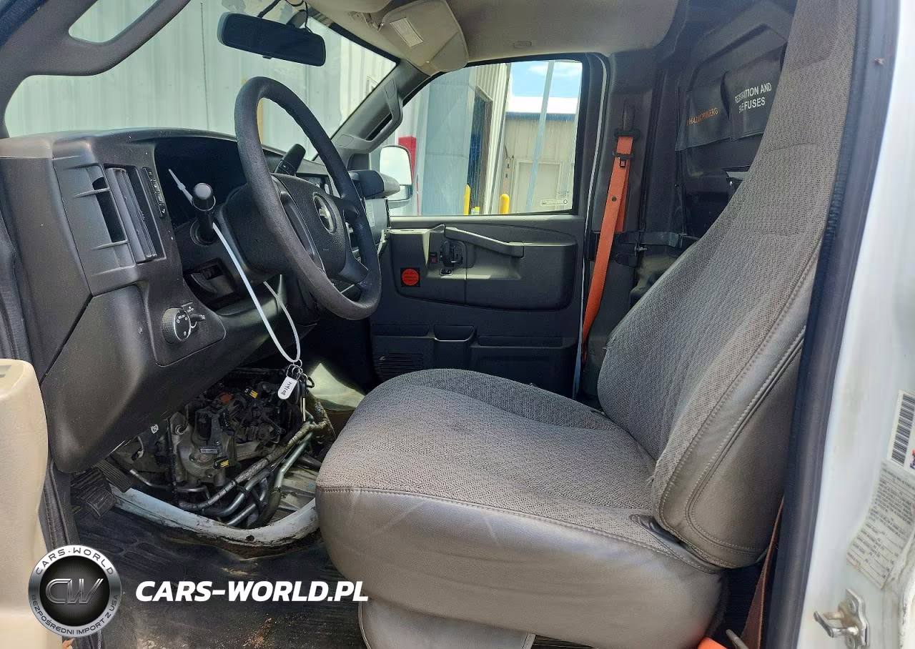 2017 Chevrolet Express G2500 Delivery Van VIN:1GCWGAF10H1179643 - 7