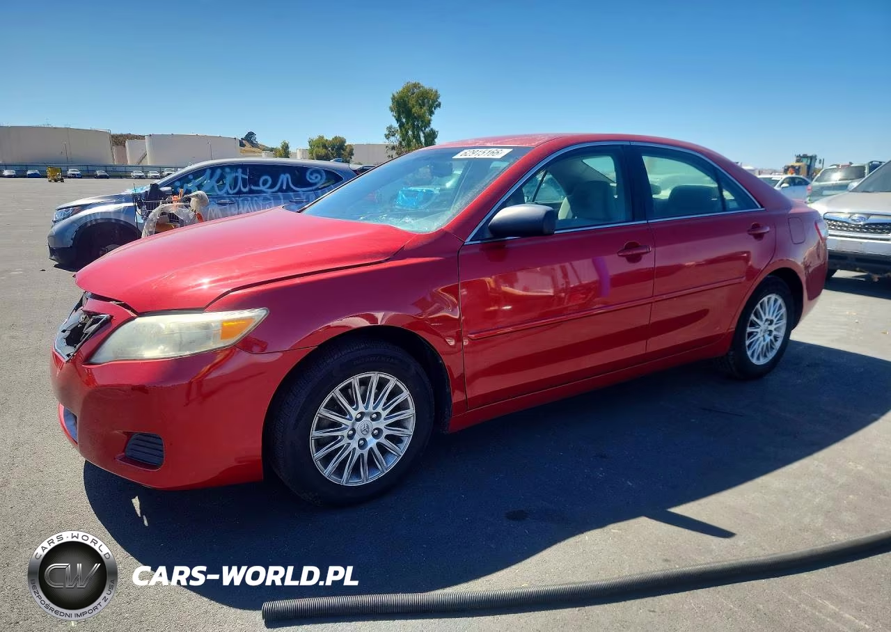 2010 Toyota Camry Le – zdjęcie 1 z 12