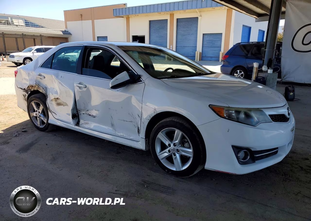 2014 Toyota Camry Se VIN:4T1BF1FK1EU313060 - 4