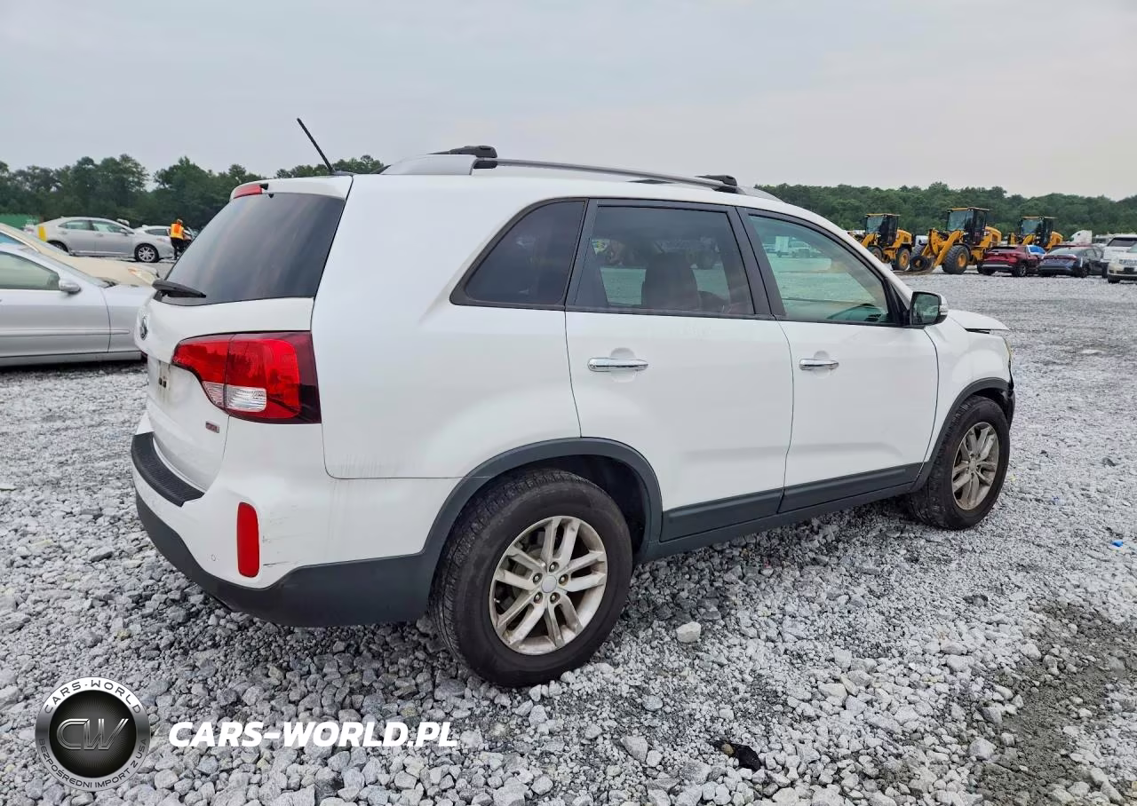 2014 Kia Sorento Lx VIN:5XYKT3A62EG445734 - 3