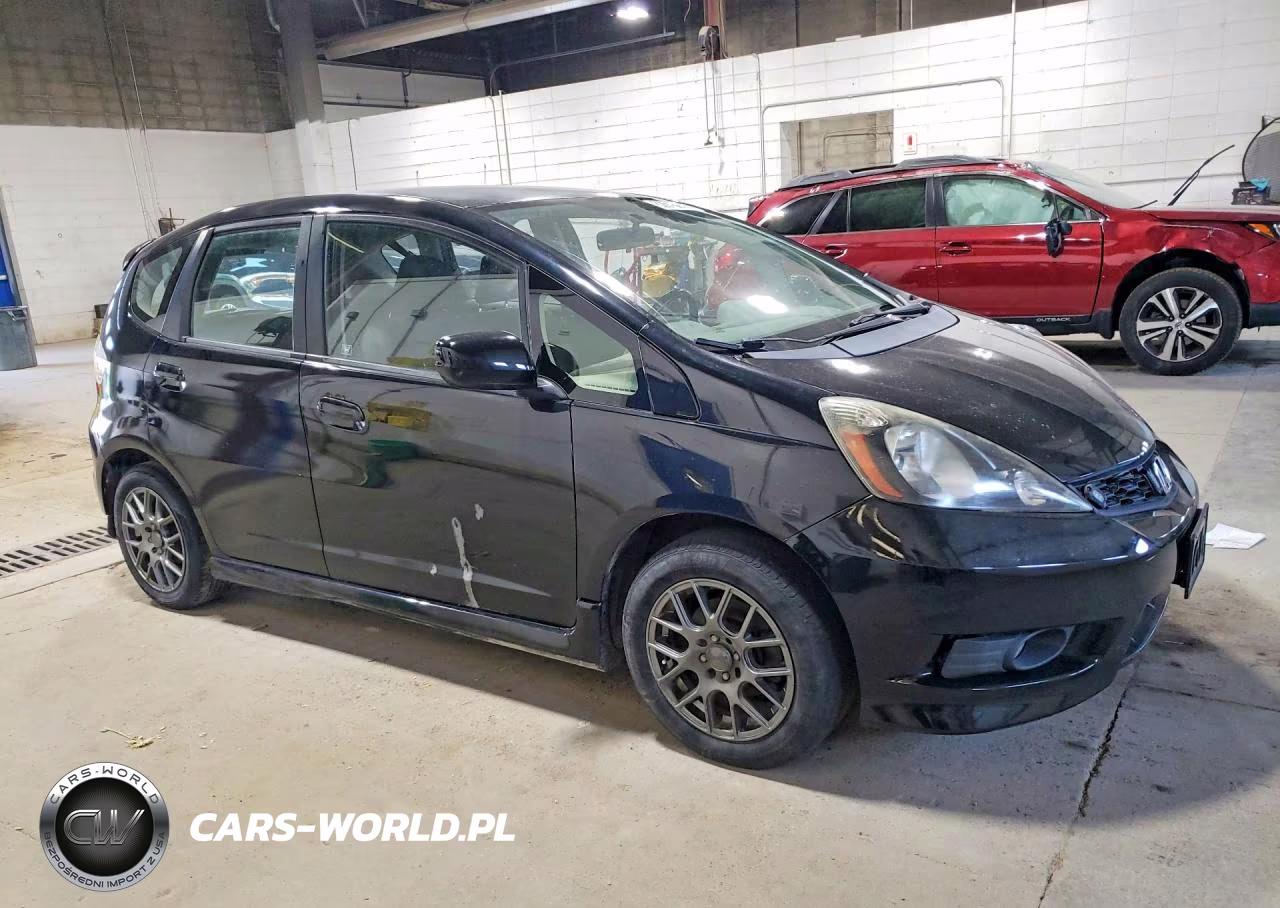 2013 Honda Fit Sport VIN:JHMGE8H58DC077281 - 4