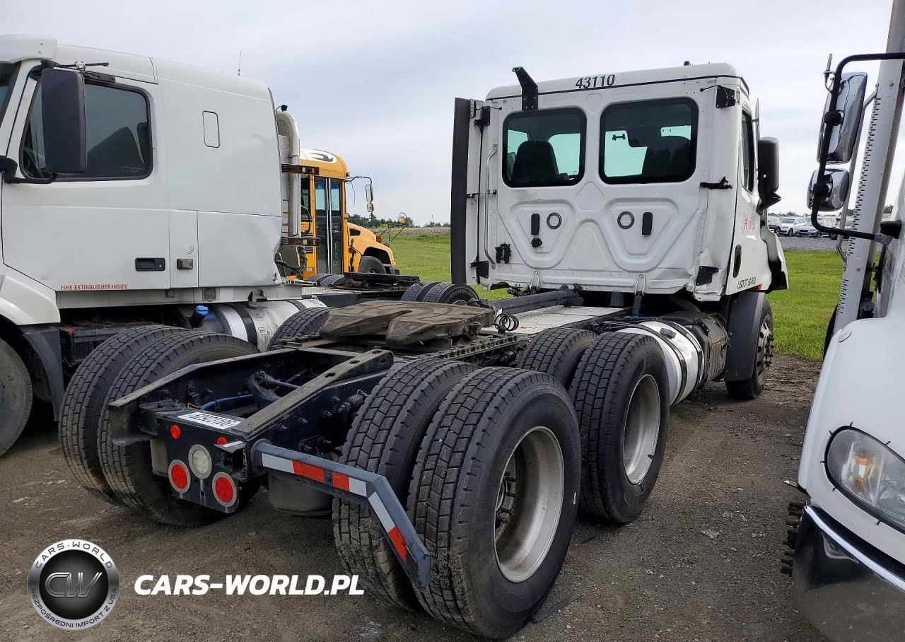 2023 Freightliner Cascadia 116 Semi Truck VIN:3AKJHTDV9PSUP4555 - 3