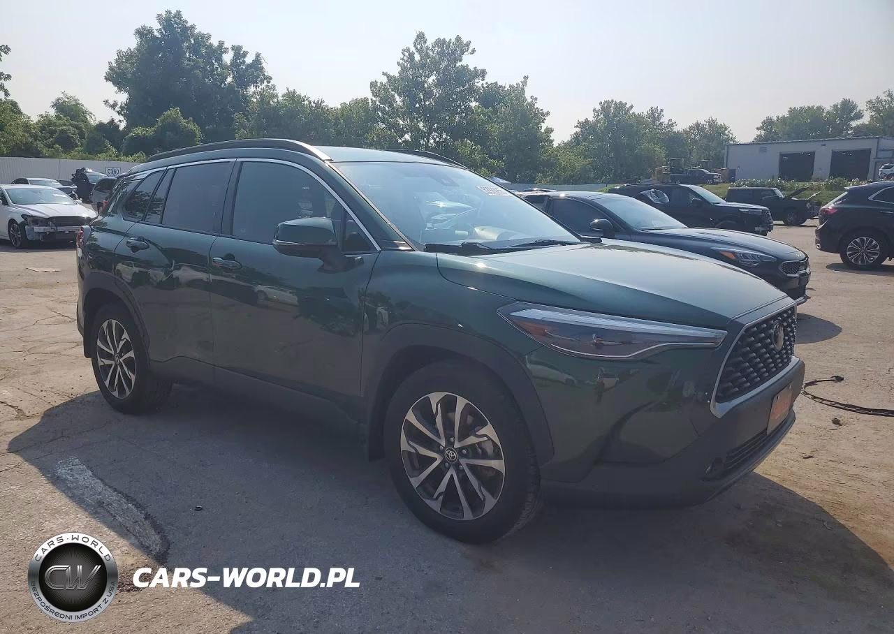 2022 Toyota Corolla Cross Xle VIN:7MUDAABG0NV005837 - 4