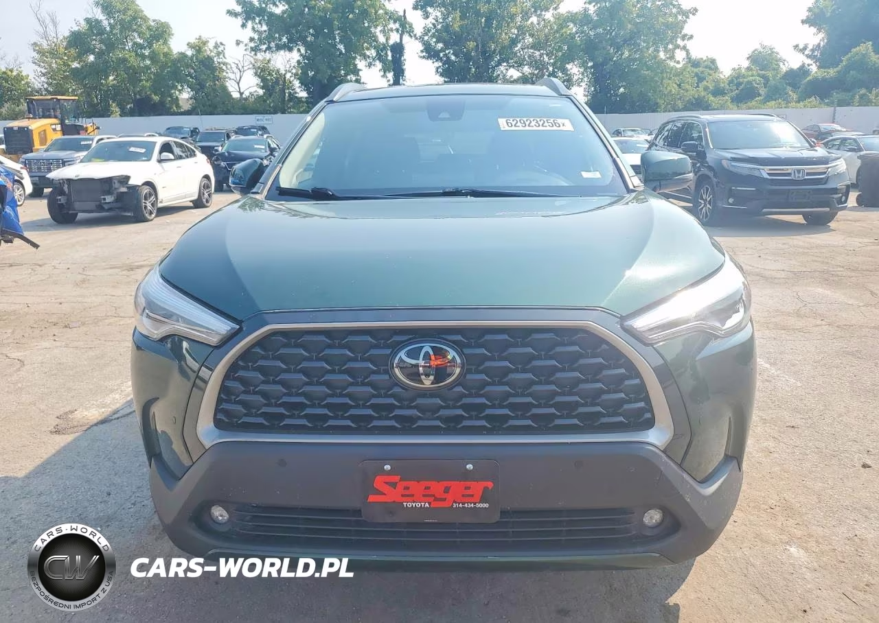 2022 Toyota Corolla Cross Xle VIN:7MUDAABG0NV005837 - 5
