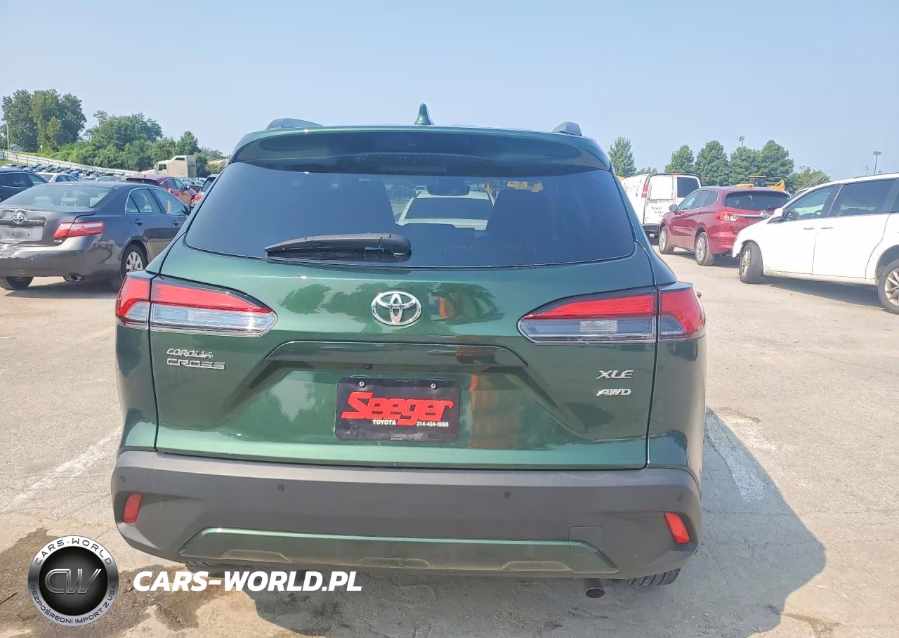 2022 Toyota Corolla Cross Xle VIN:7MUDAABG0NV005837 - 6