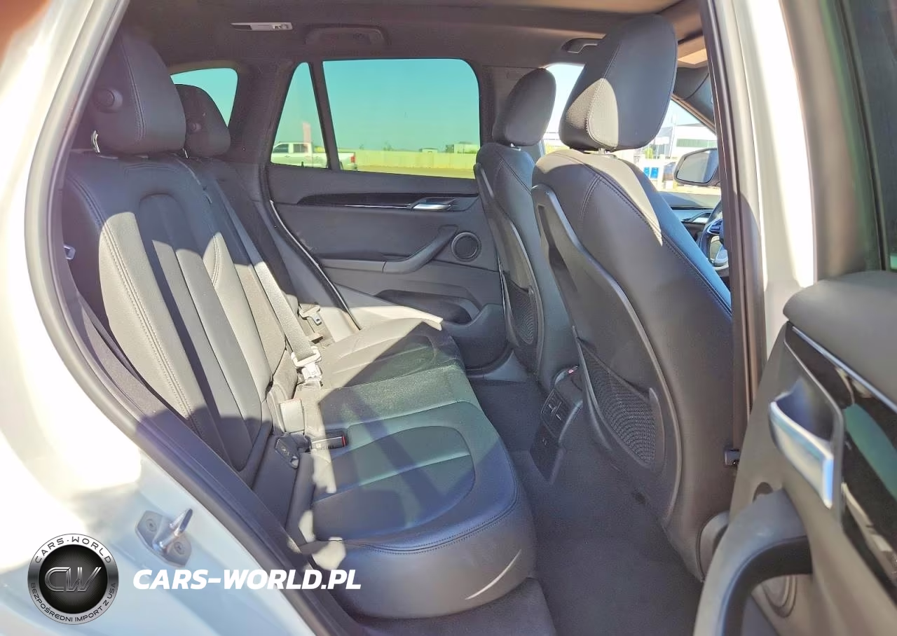 2018 BMW X1 xDrive28I VIN:WBXHT3C37J3H33430 - 11