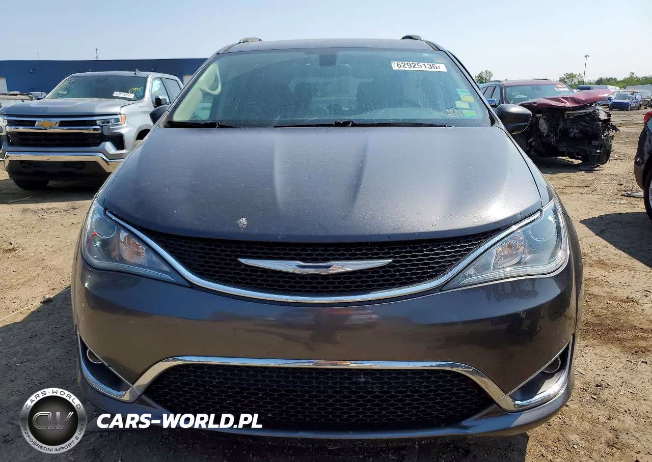 2018 Chrysler Pacifica Touring L Plus VIN:2C4RC1EG8JR115270 - 5