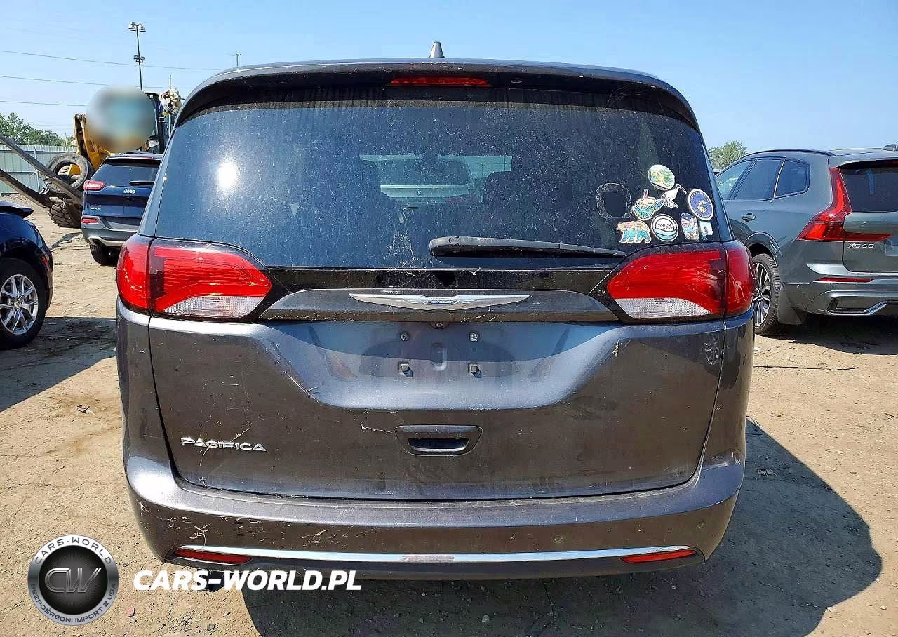 2018 Chrysler Pacifica Touring L Plus VIN:2C4RC1EG8JR115270 - 6