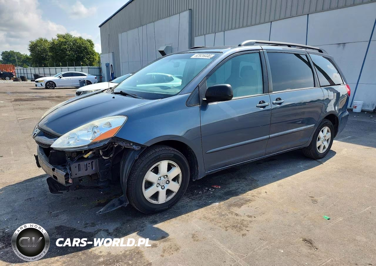 2010 Toyota Sienna Le 7-Passenger
