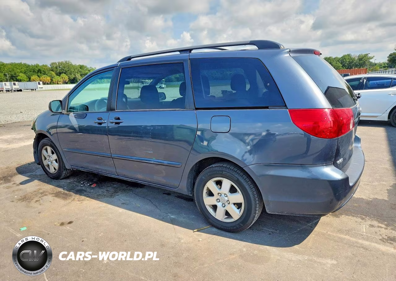 2010 Toyota Sienna Le 7-Passenger VIN:5TDKK4CC1AS334567 - 2