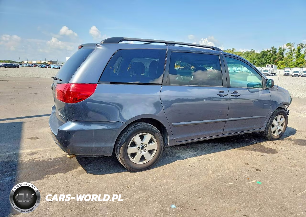 2010 Toyota Sienna Le 7-Passenger VIN:5TDKK4CC1AS334567 - 3
