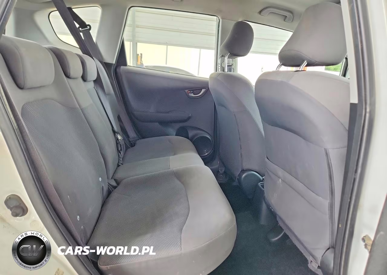2010 Honda Fit VIN:JHMGE8G29AS005711 - 10
