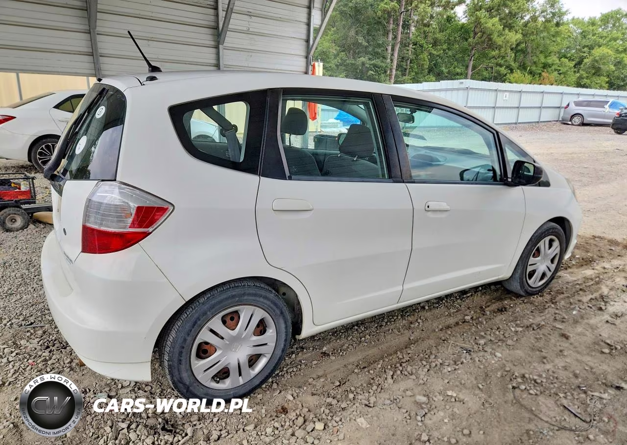 2010 Honda Fit VIN:JHMGE8G29AS005711 - 3