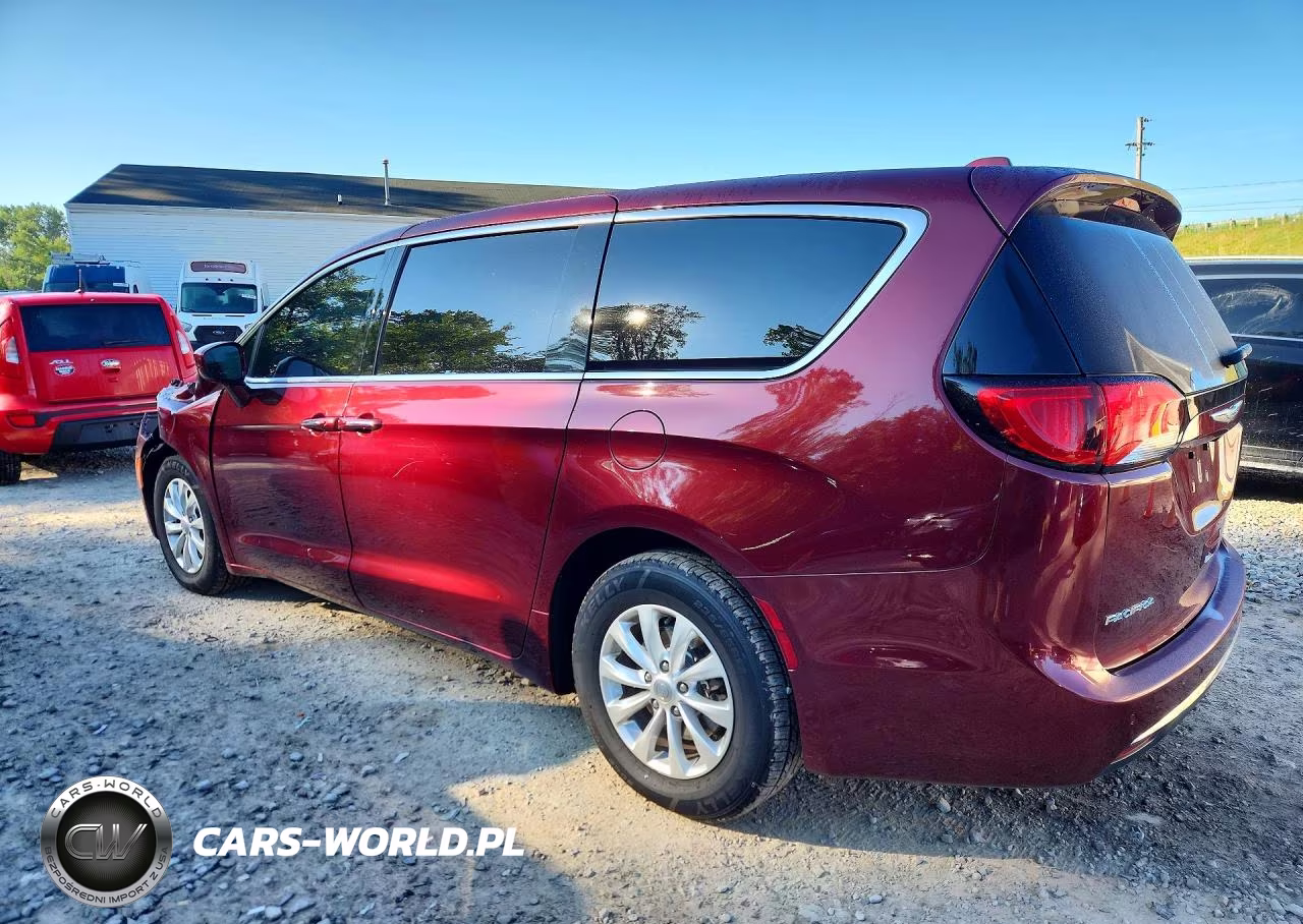 2018 Chrysler Pacifica Touring Plus VIN:2C4RC1FG0JR117884 - 2