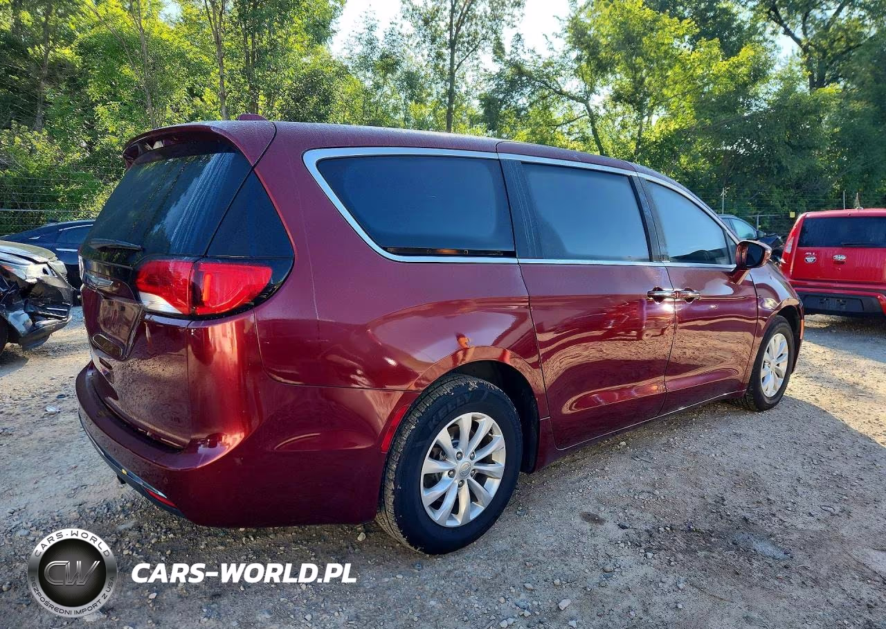 2018 Chrysler Pacifica Touring Plus VIN:2C4RC1FG0JR117884 - 3