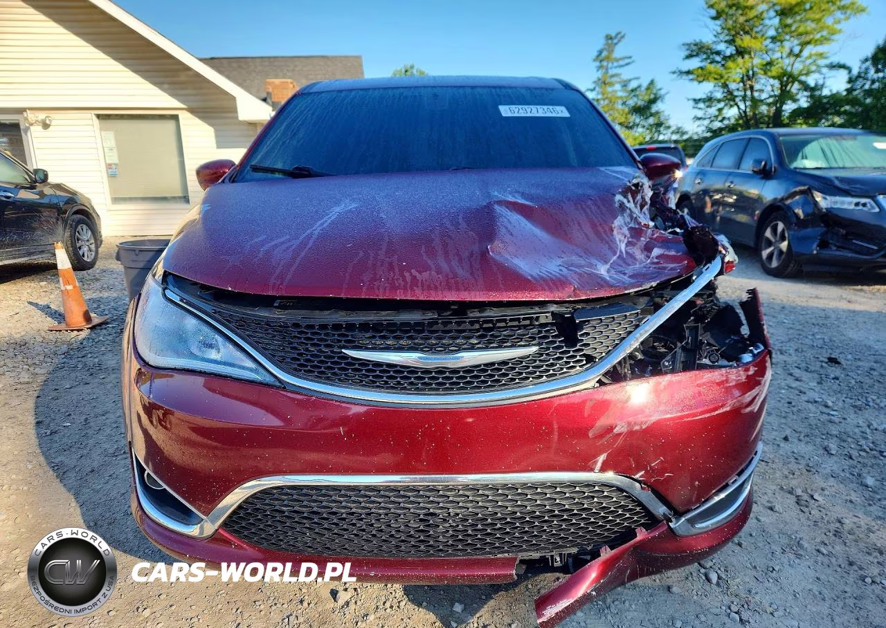 2018 Chrysler Pacifica Touring Plus VIN:2C4RC1FG0JR117884 - 5