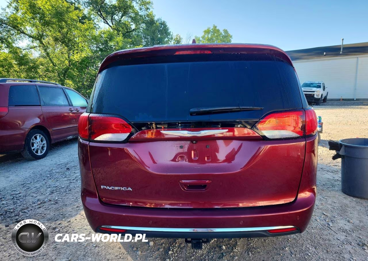 2018 Chrysler Pacifica Touring Plus VIN:2C4RC1FG0JR117884 - 6