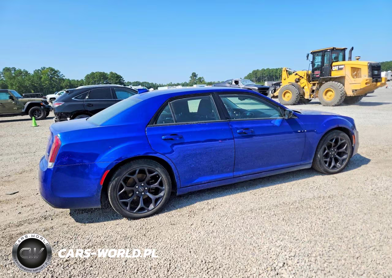 2019 Chrysler 300 Touring VIN:2C3CCAAG6KH666255 - 3