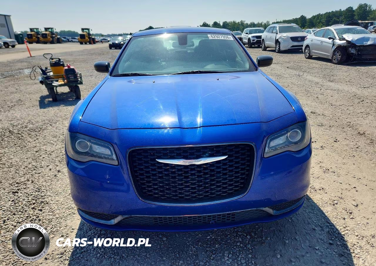 2019 Chrysler 300 Touring VIN:2C3CCAAG6KH666255 - 5