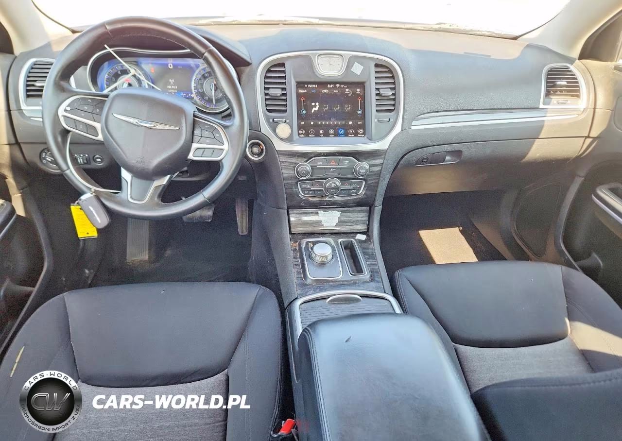 2019 Chrysler 300 Touring VIN:2C3CCAAG6KH666255 - 8