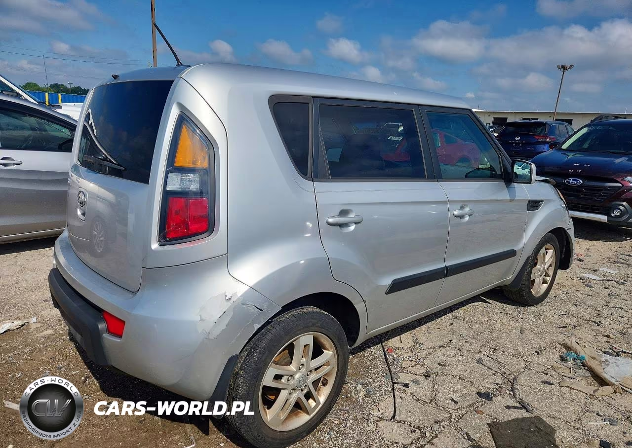 2011 Kia Soul + VIN:KNDJT2A24B7262802 - 3