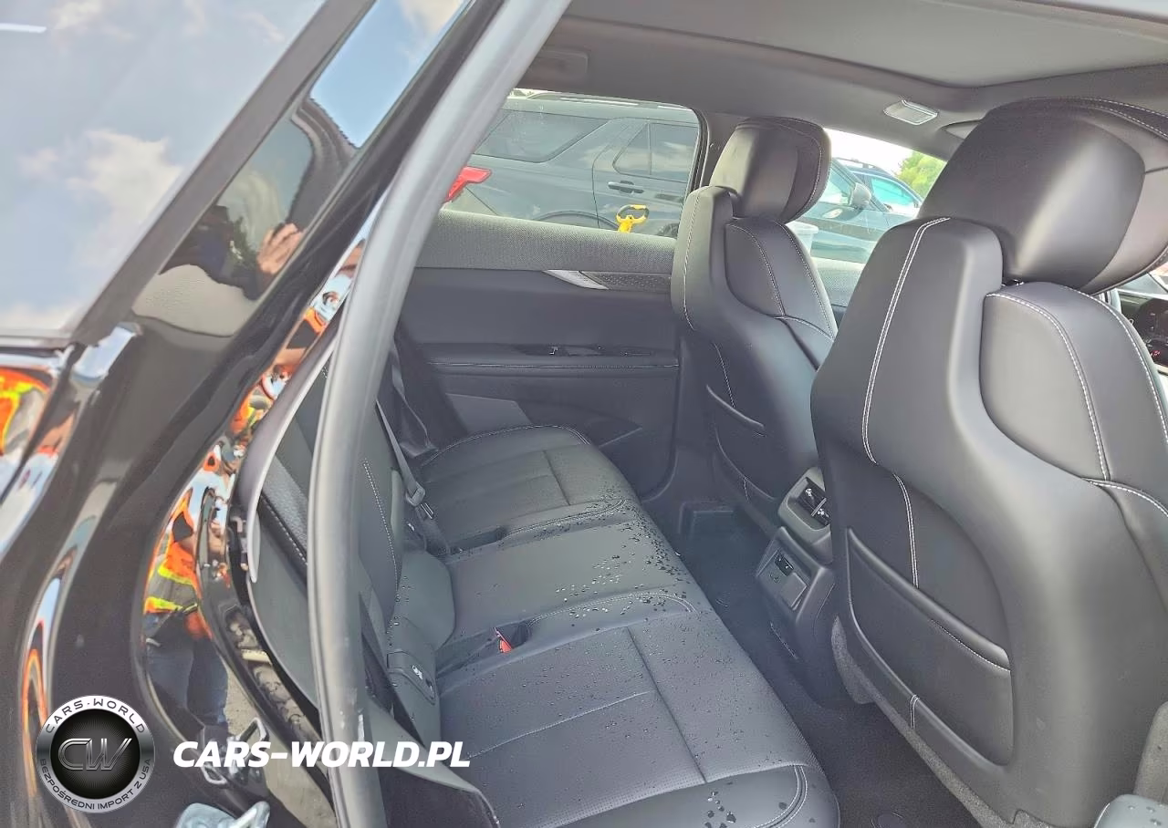 2025 Cadillac Optiq Luxury VIN:3GYK3DMR2SS159138 - 11