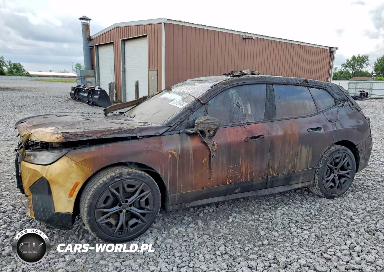 2025 BMW Ix xDrive50 – zdjęcie 1 z 13