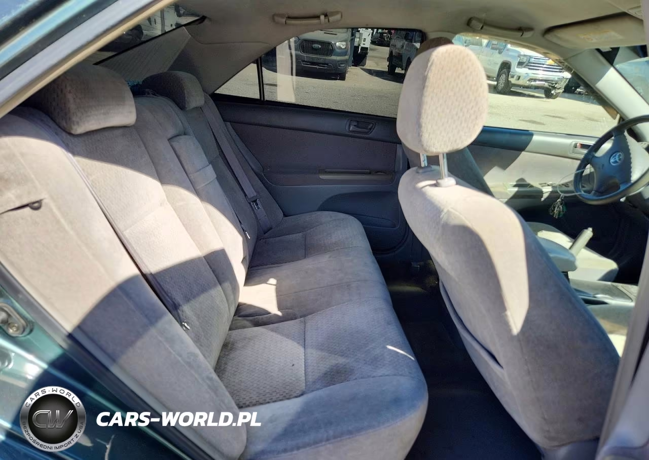 2002 Toyota Camry Le VIN:JTDBE32K720136672 - 10
