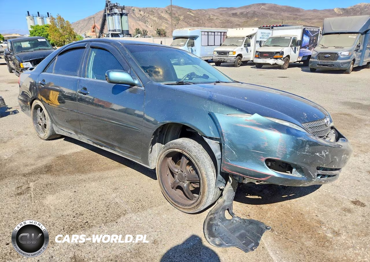 2002 Toyota Camry Le VIN:JTDBE32K720136672 - 4
