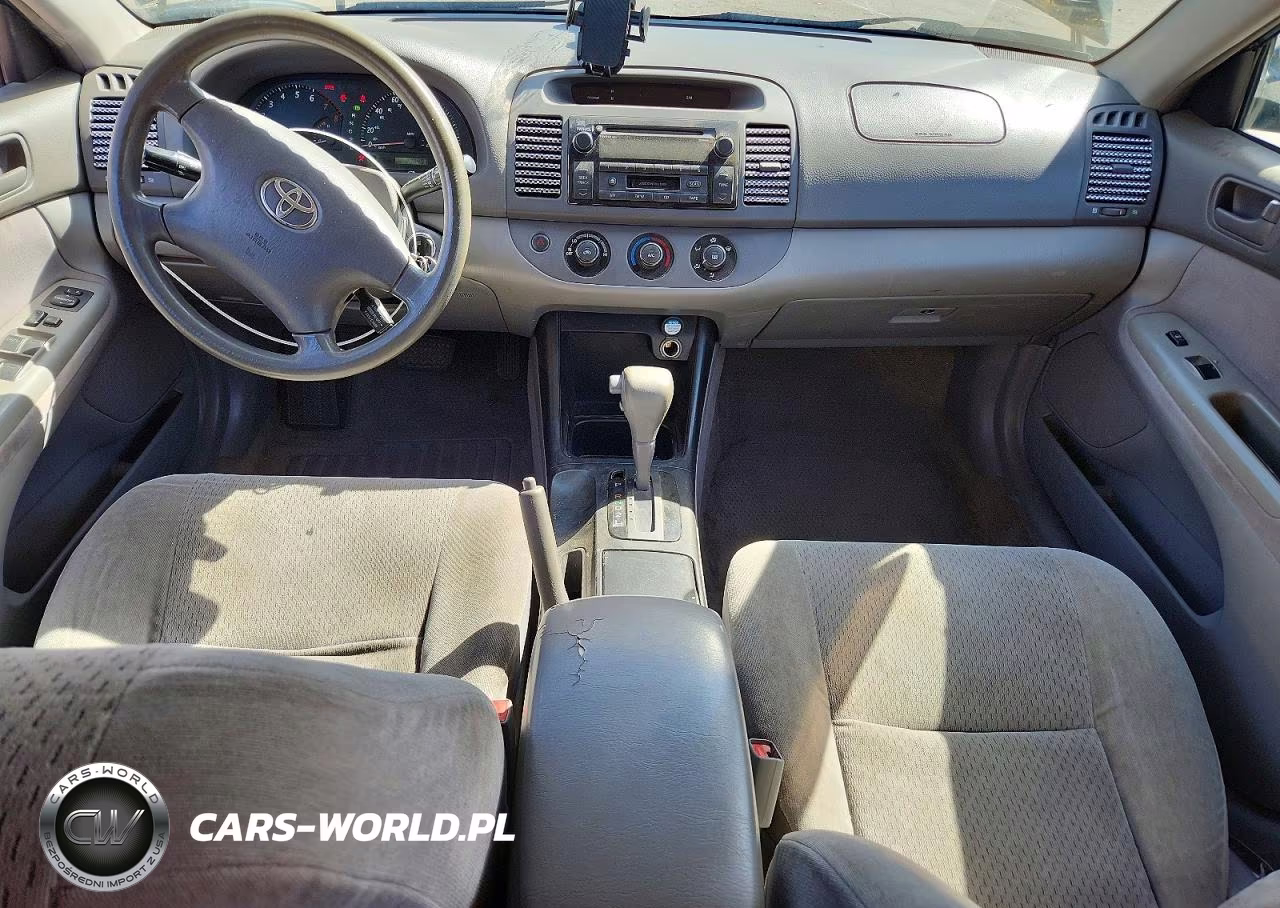 2002 Toyota Camry Le VIN:JTDBE32K720136672 - 8