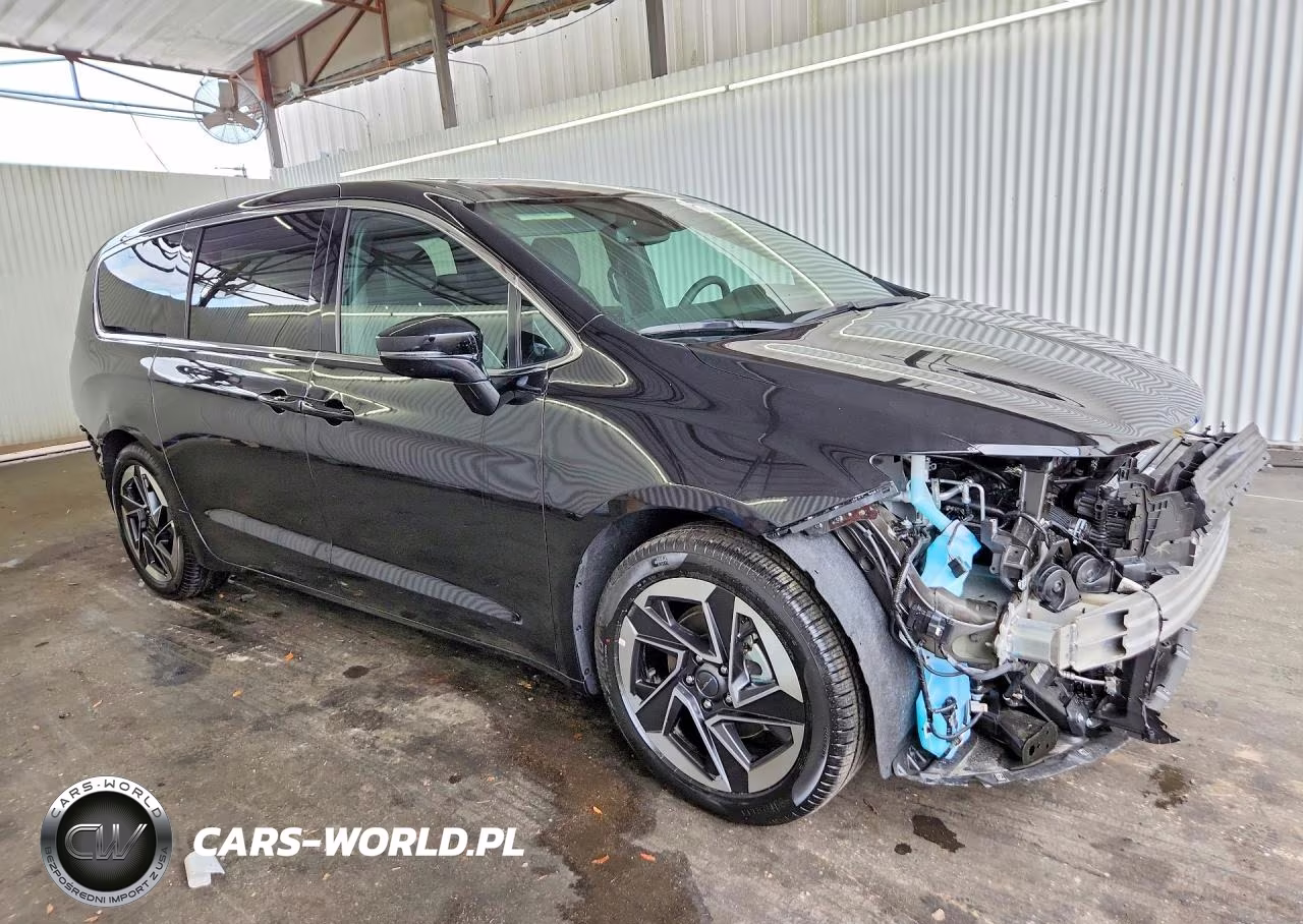 2027 Chrysler Pacifica Limited VIN:2C4RC1GG4VR553416 - 4